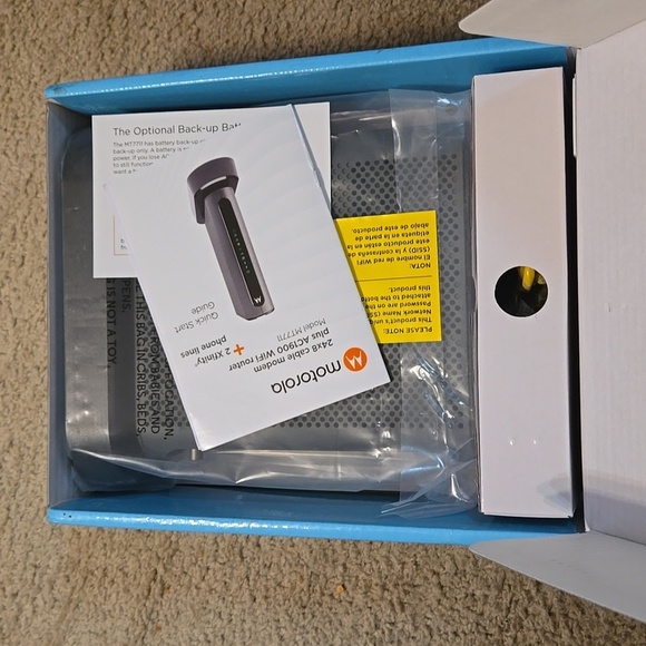 NIB Motorola Cable Modem Plus WiFi Router plus 2 Phone Lines - Picture 2 of 8